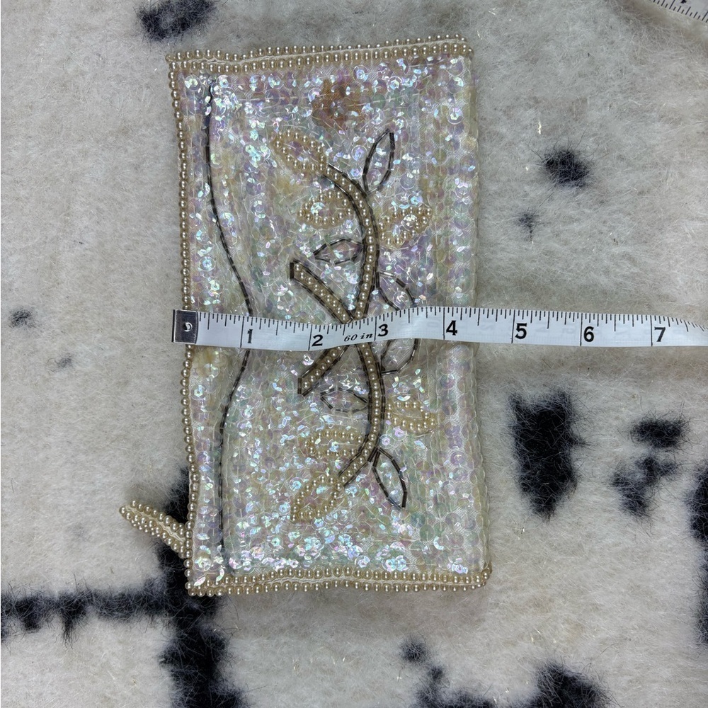 La Regale Women’s Ivory Embroidered Vintage Sequin Clutch Bag - Picture 6 of 12